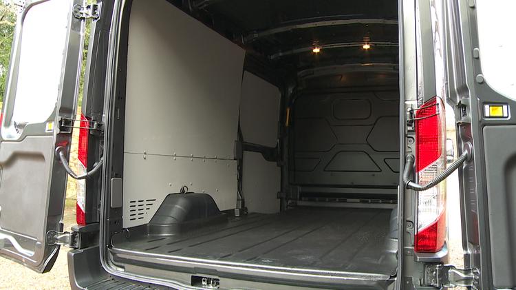 FORD TRANSIT 460 L4 MINIBUS DIESEL RWD 2.0 EcoBlue 165ps H3 18 Seater Leader [Nav]